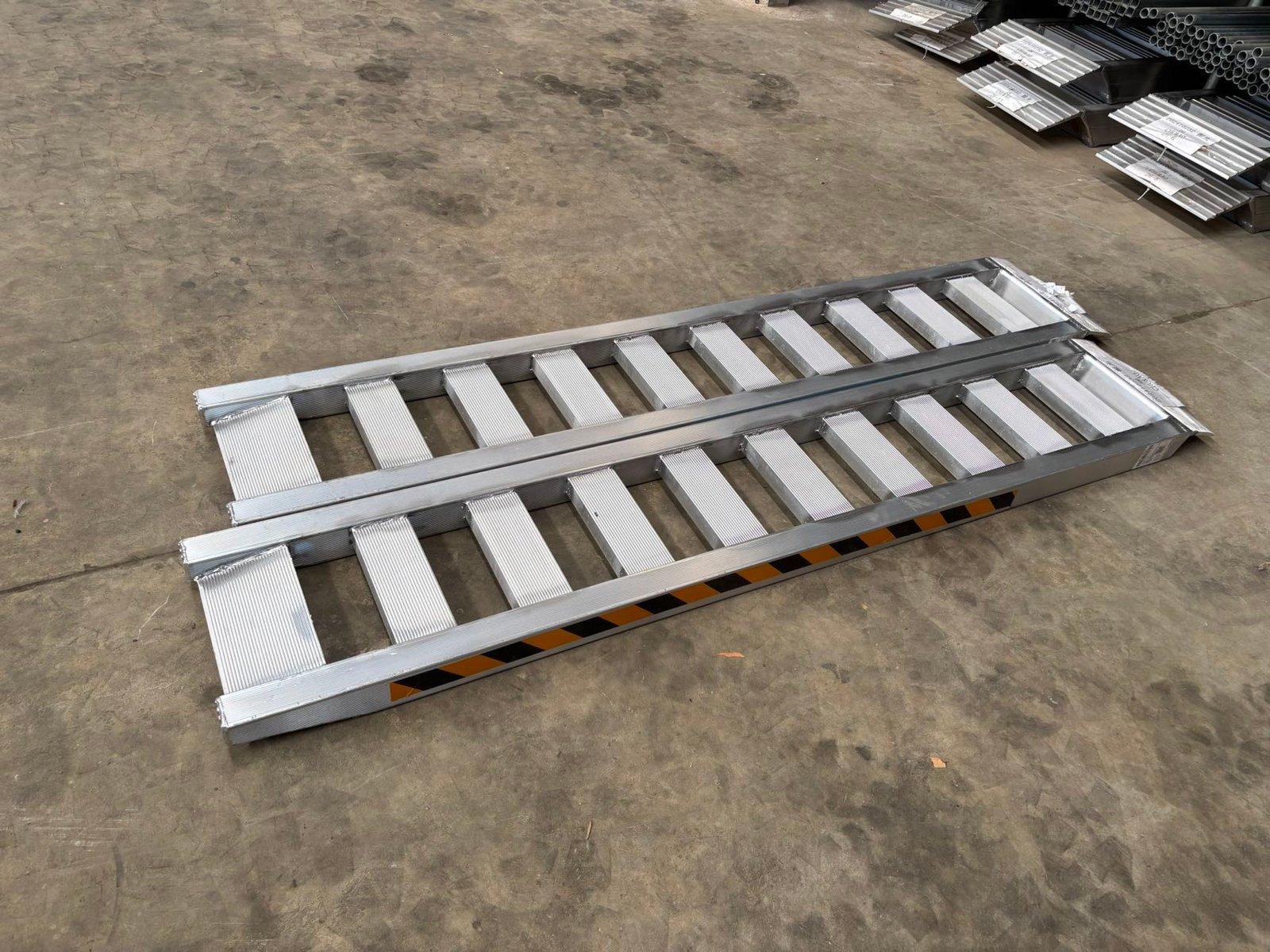 Aluminum loading ramps 2T load capacity 2.3m long - one pair.