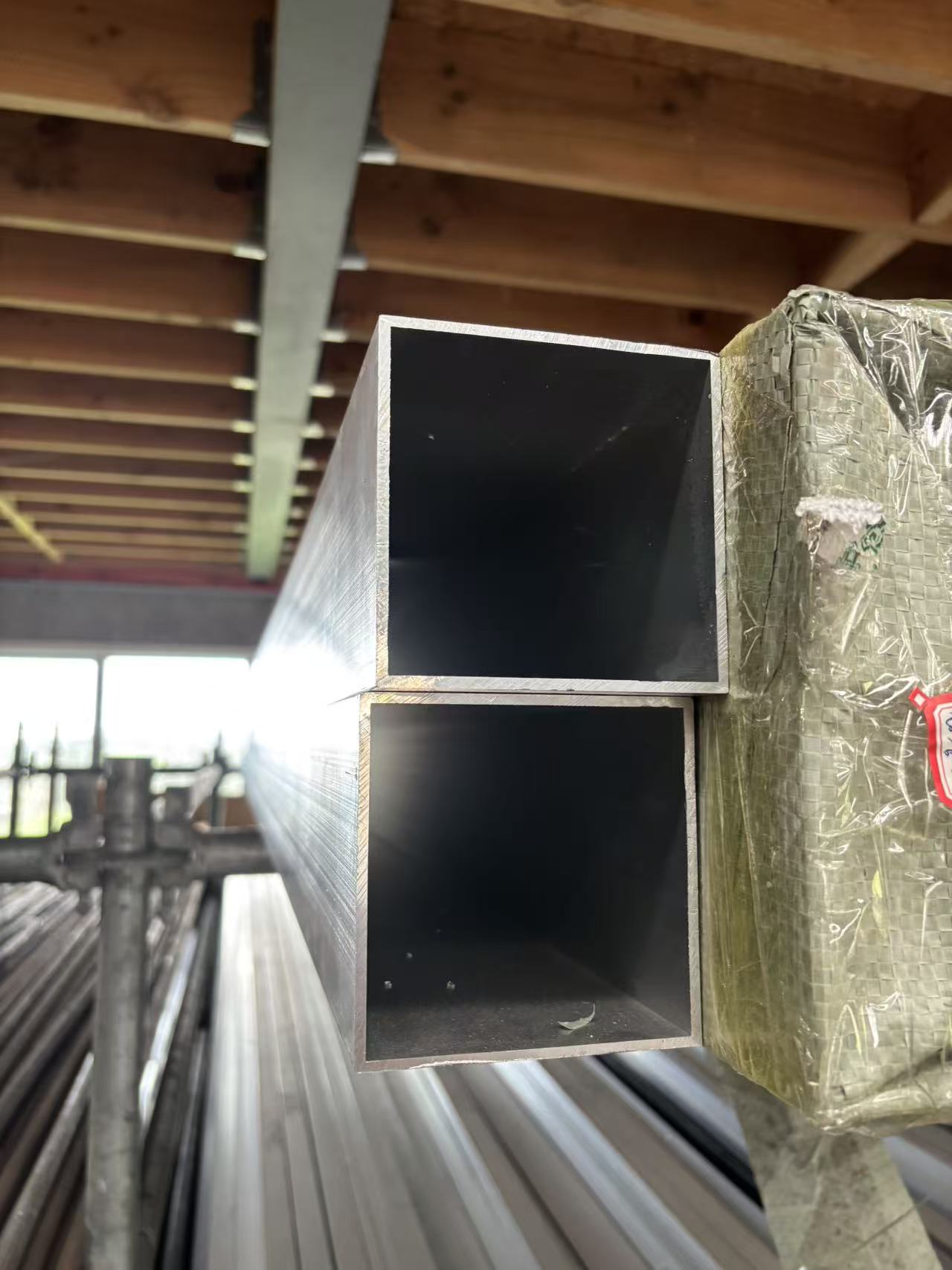 Aluminum box section 100 x 100 x 3mm x 5.8m